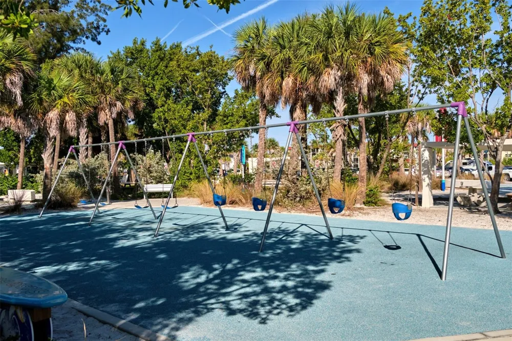4722 HARRIS AVENUE Sarasota, FL 34233
