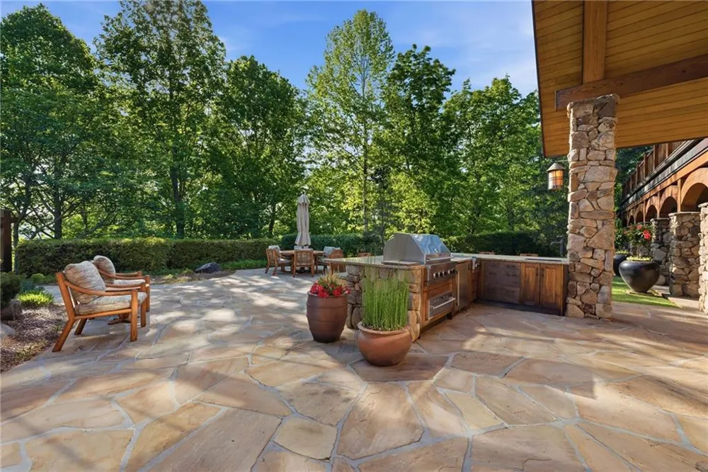 1103 Apple Pie Ridge Road Alto, GA 30510