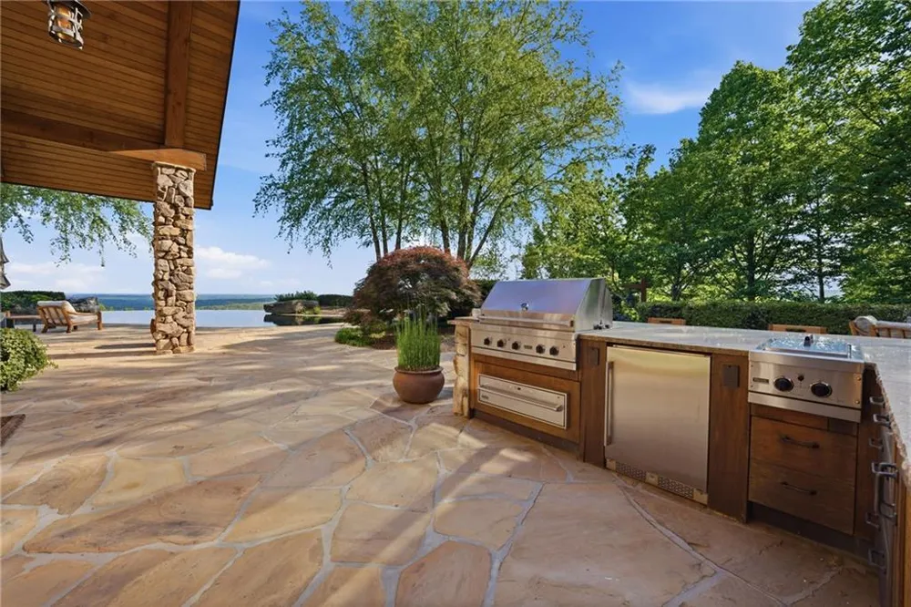 1103 Apple Pie Ridge Road Alto, GA 30510