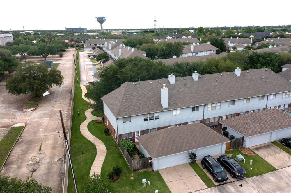 1205 El Camino Drive Webster, TX 77058