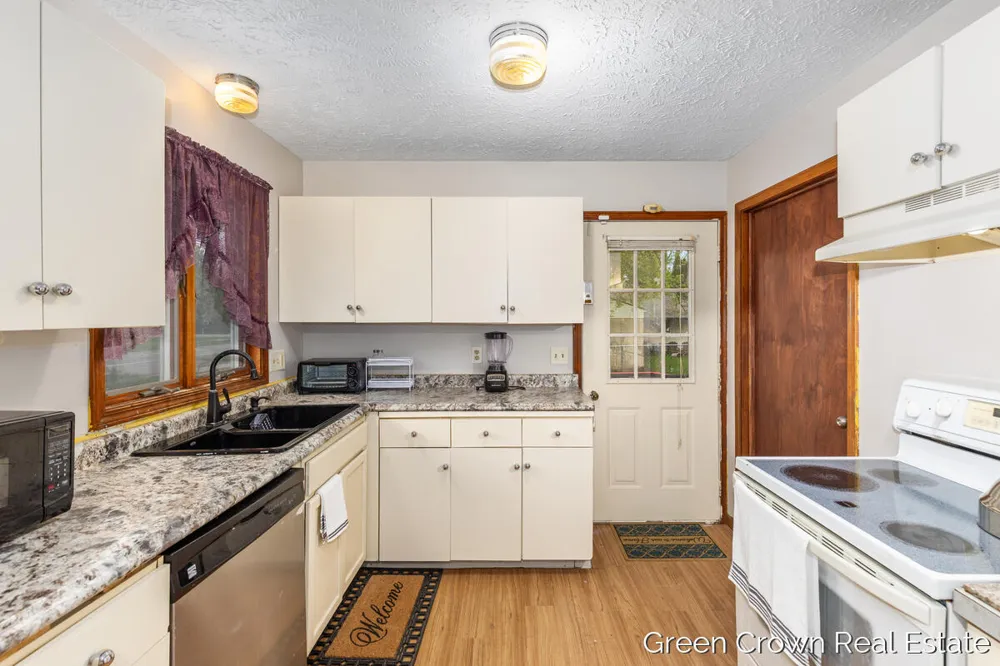 4982 Wilcox Road Holt, MI 48842