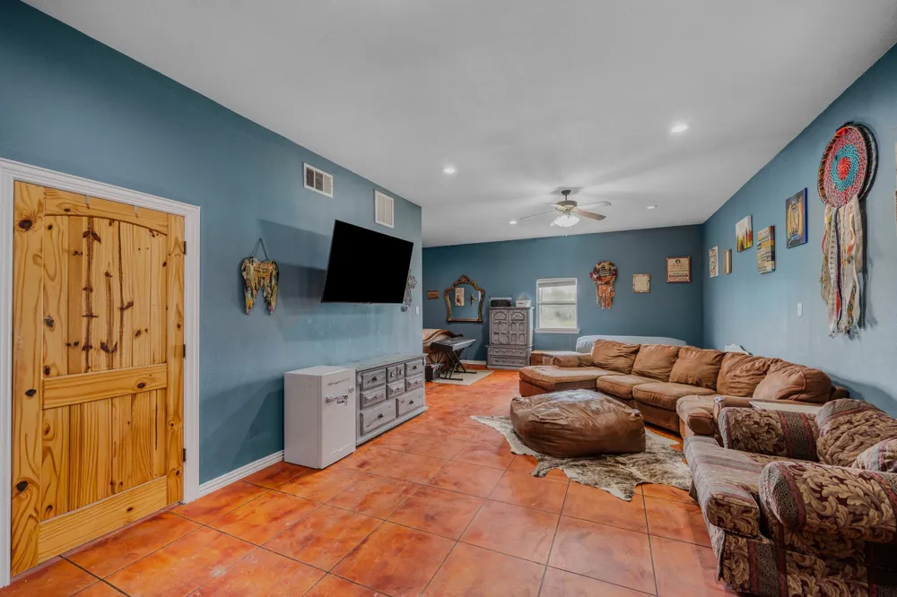 552 Vz County Road 2142 Wills Point, TX 75169