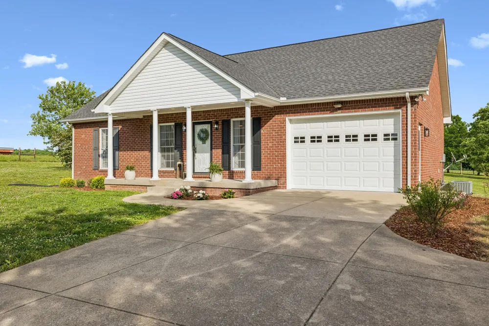7899 W Lick Creek Rd Primm Springs, TN 38476