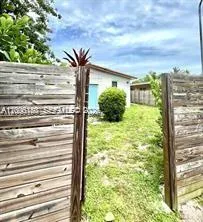 8960 NE 2nd Ave #1 El Portal, FL 33138