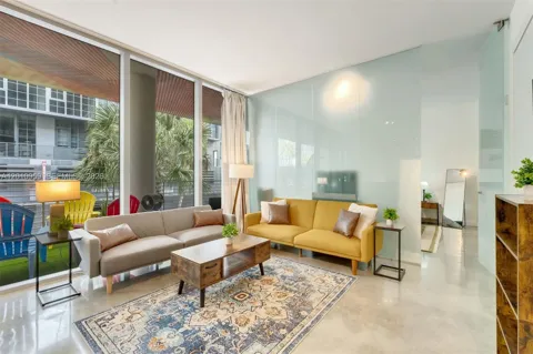 250 NW 24th St #2B