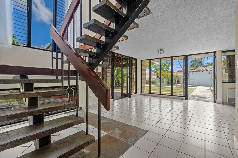 2 CALLE 2 #C5 San Juan, PR 00927