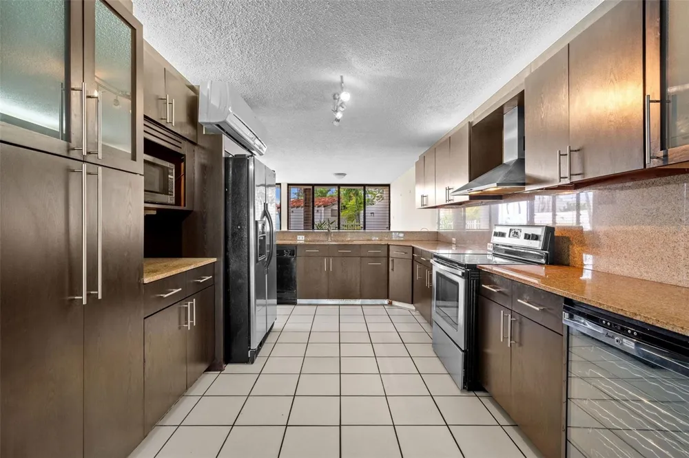 2 CALLE 2 #C5 San Juan, PR 00927