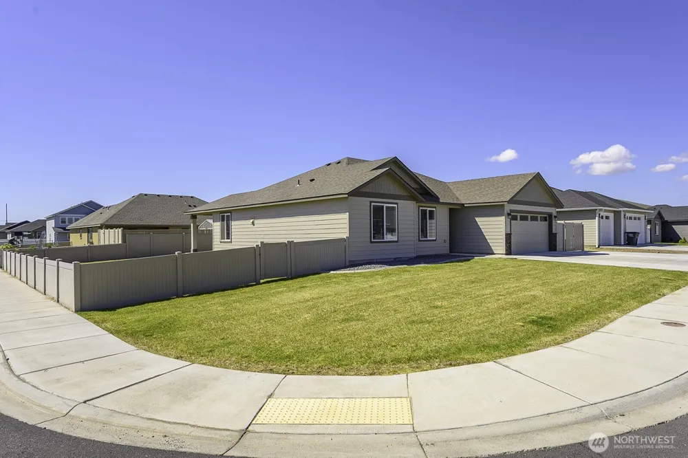 1012 8th Avenue NE Ephrata, WA 98823