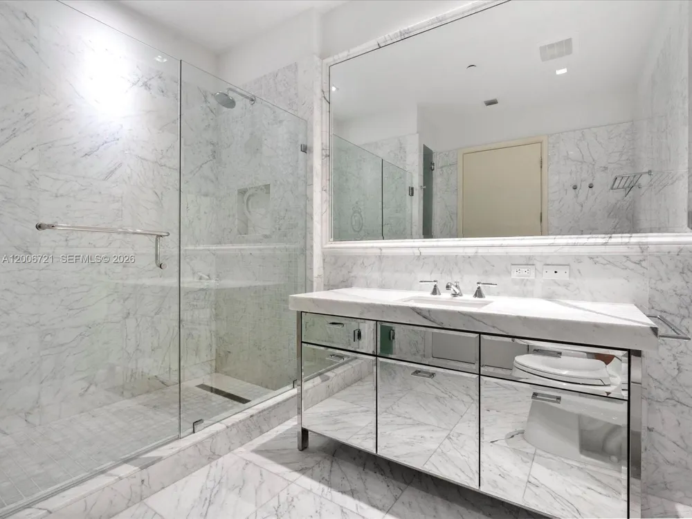 17475 Collins Ave #2302 Sunny Isles Beach, FL 33160