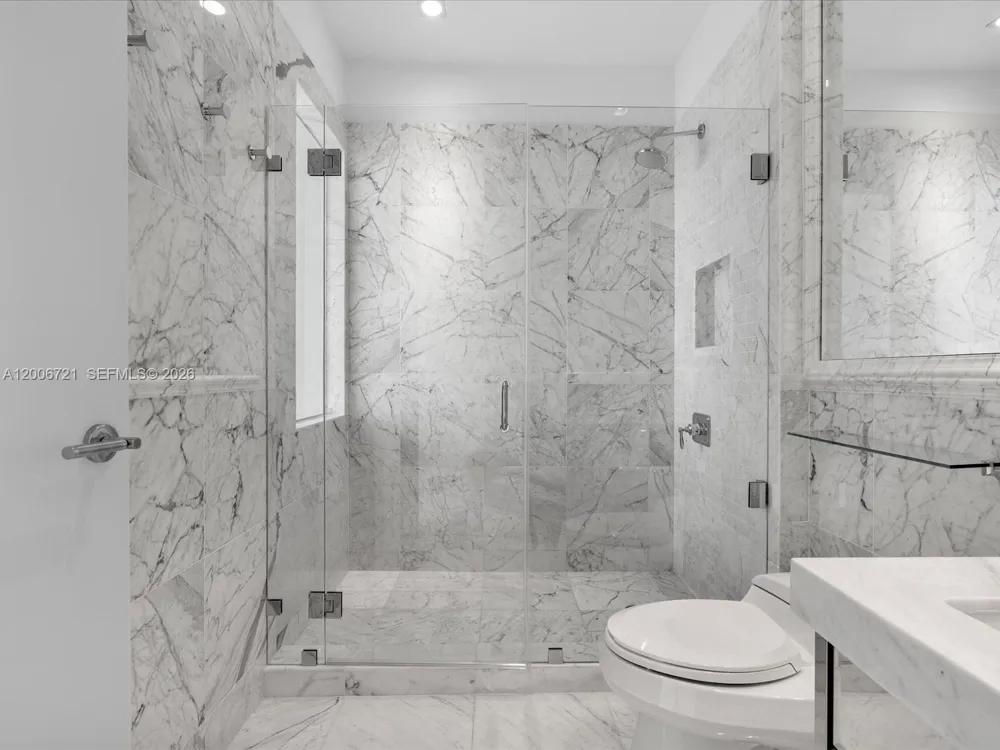 17475 Collins Ave #2302 Sunny Isles Beach, FL 33160