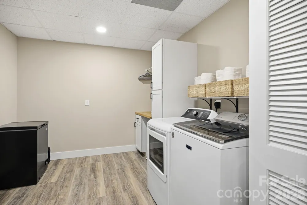 8186 NC 183 Highway Linville Falls, NC 28657