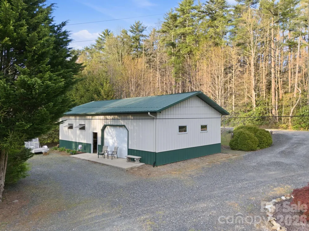 8186 NC 183 Highway Linville Falls, NC 28657