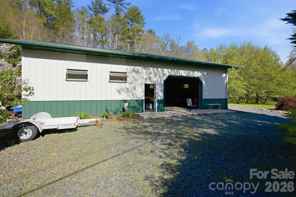 8186 NC 183 Highway Linville Falls, NC 28657