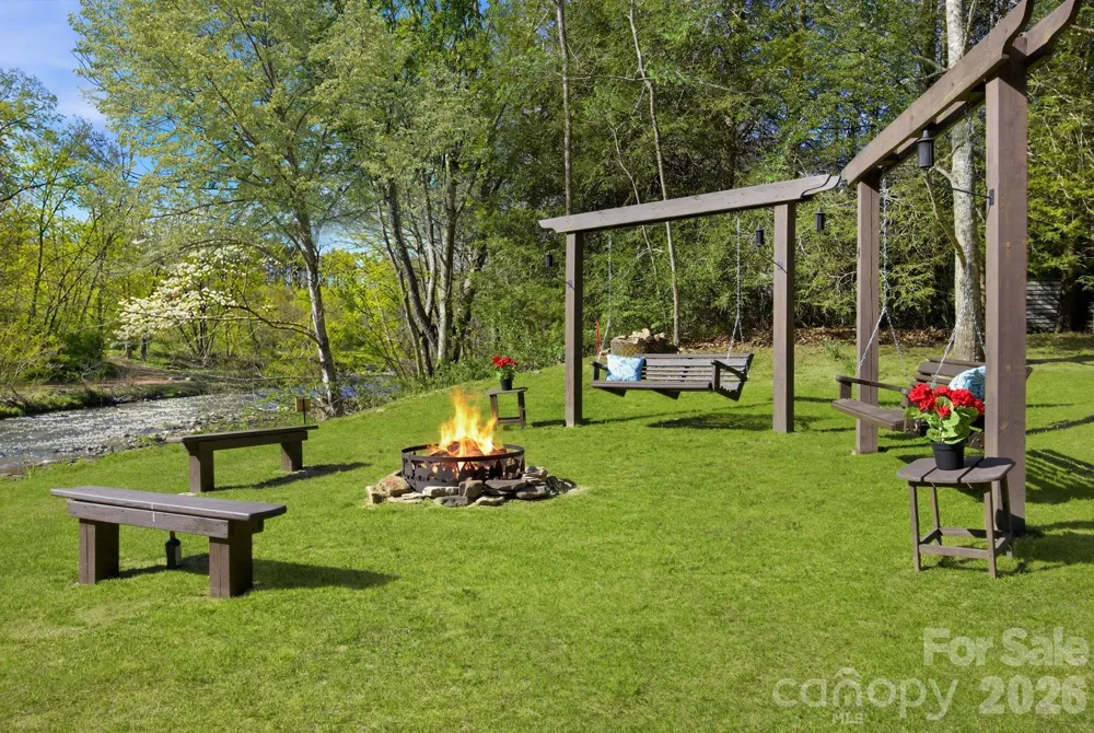 8186 NC 183 Highway Linville Falls, NC 28657