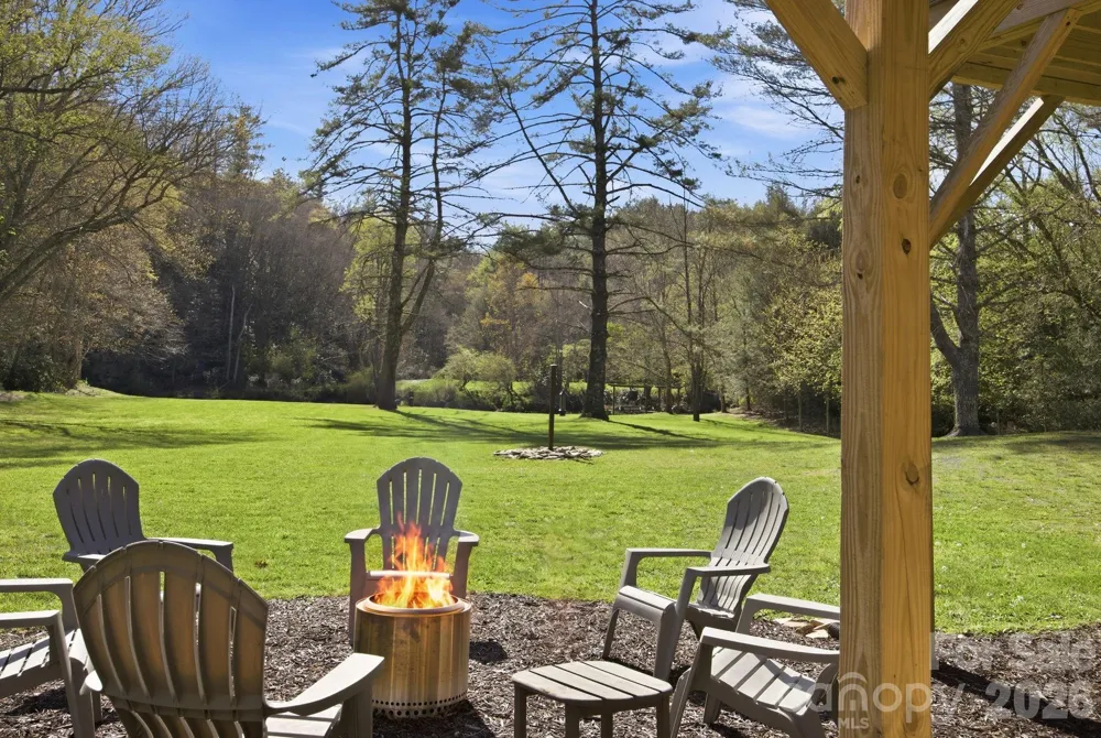 8186 NC 183 Highway Linville Falls, NC 28657