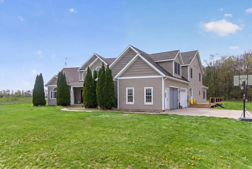 4362 S Vickeryville Road Evergreen Township, MI 48884