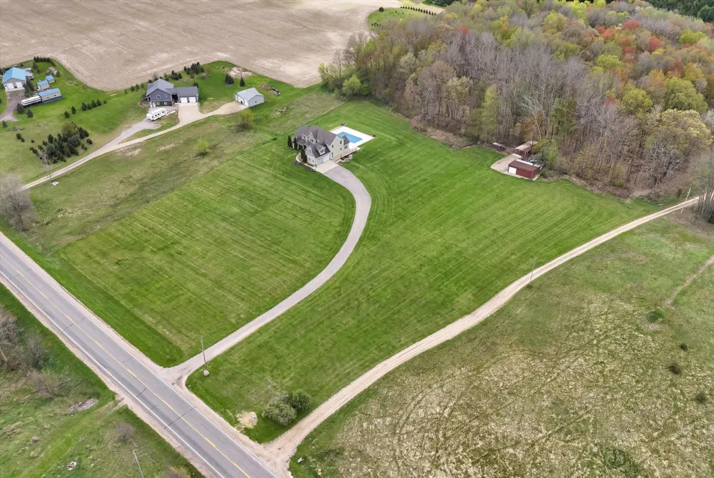 4362 S Vickeryville Road Evergreen Township, MI 48884