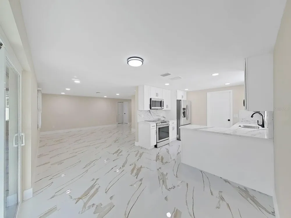 7218 LUNITA COURT Tampa, FL 33625