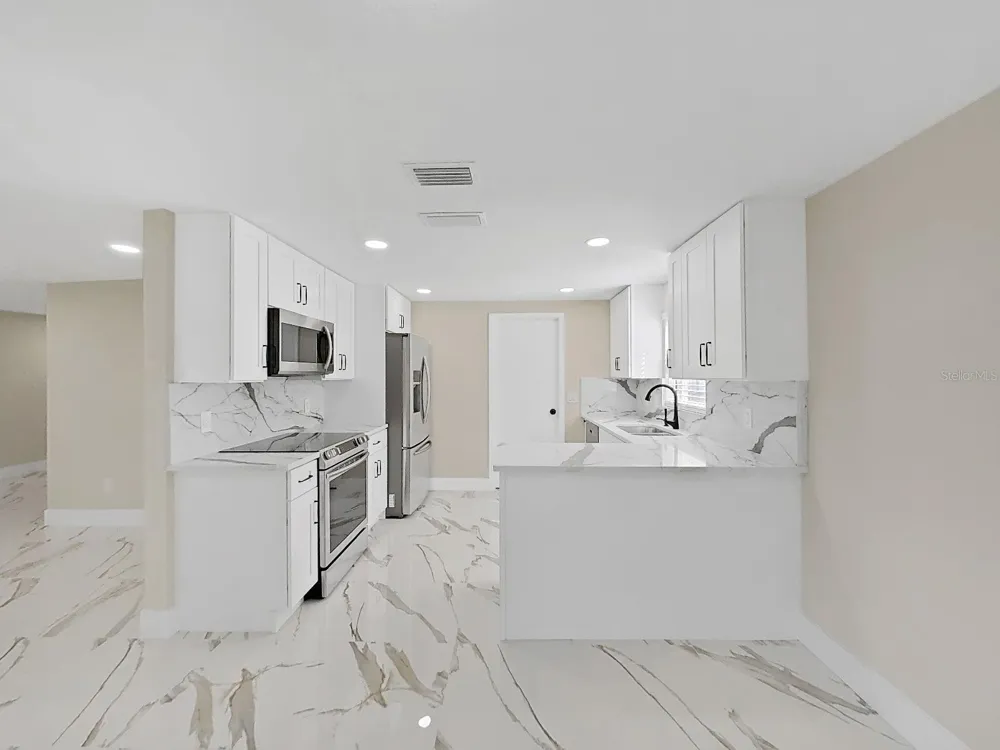 7218 LUNITA COURT Tampa, FL 33625