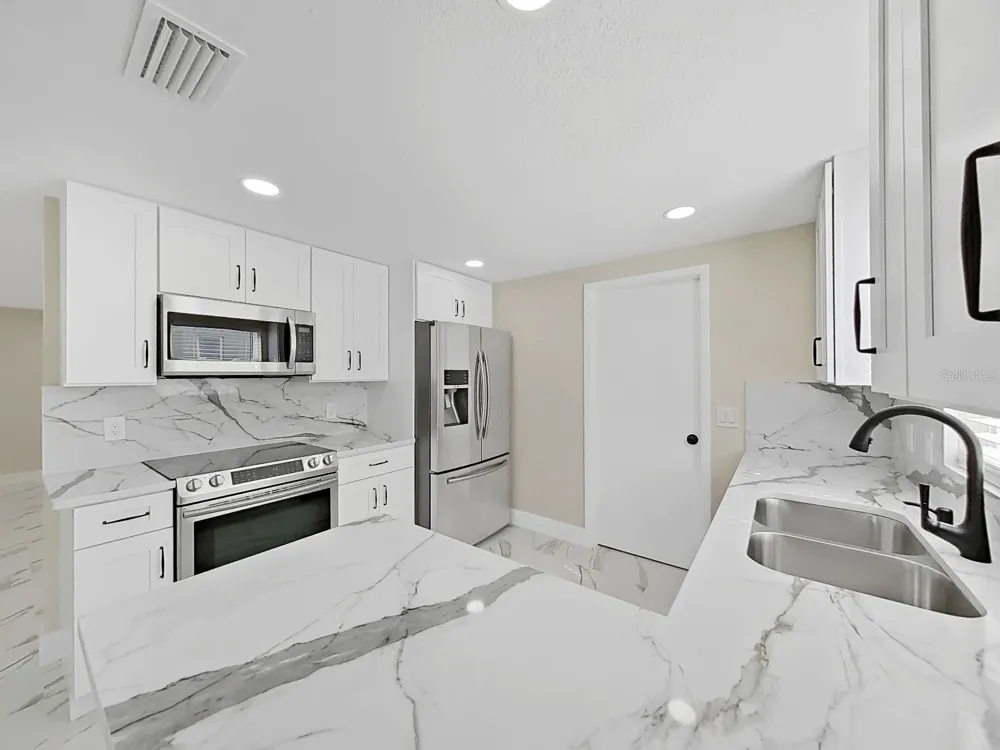 7218 LUNITA COURT Tampa, FL 33625