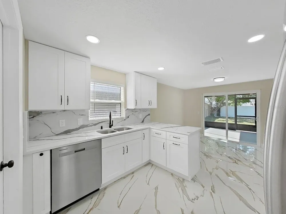 7218 LUNITA COURT Tampa, FL 33625