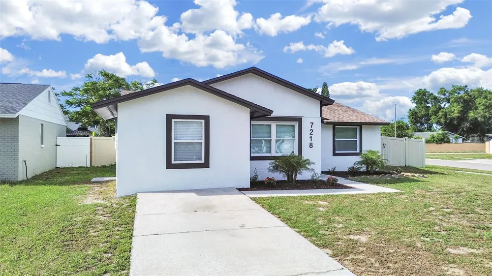 7218 LUNITA COURT Tampa, FL 33625