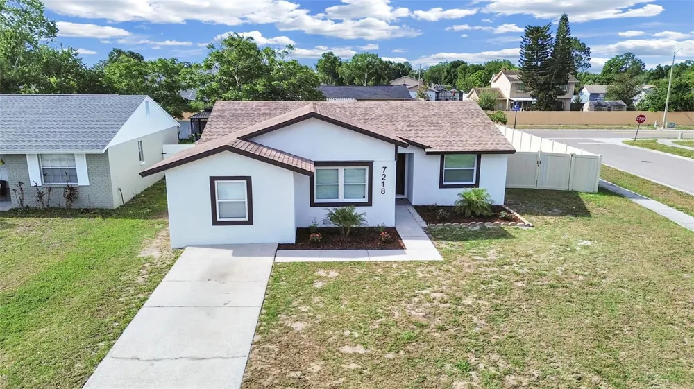 7218 LUNITA COURT Tampa, FL 33625