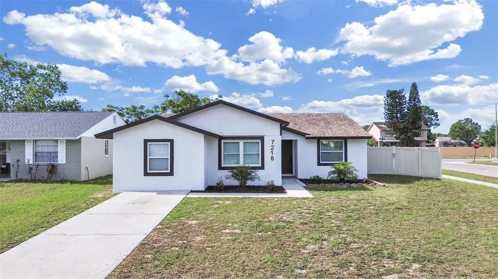 7218 LUNITA COURT Tampa, FL 33625