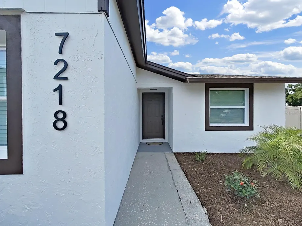 7218 LUNITA COURT Tampa, FL 33625