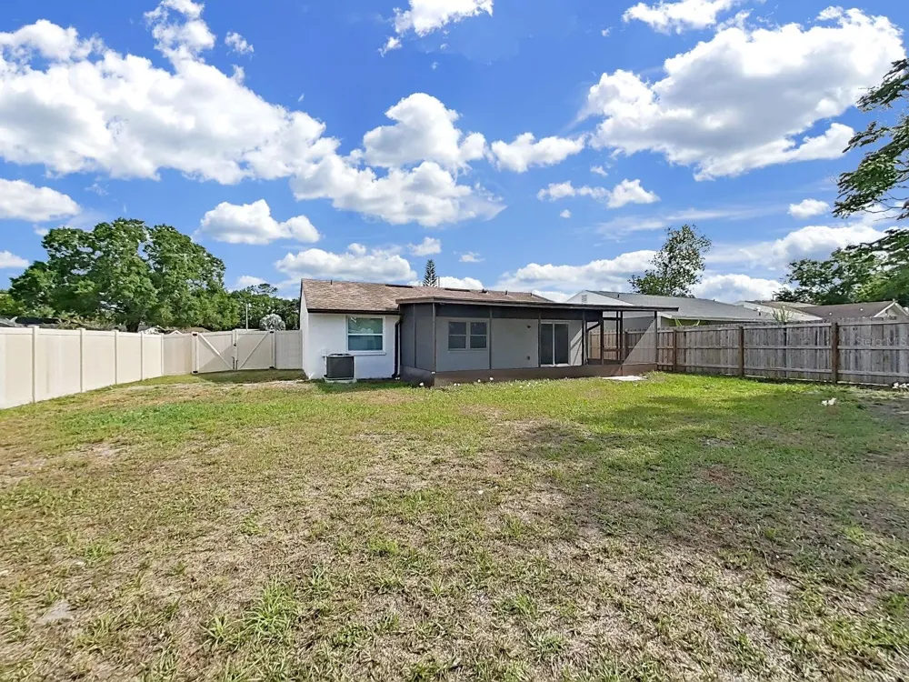 7218 LUNITA COURT Tampa, FL 33625