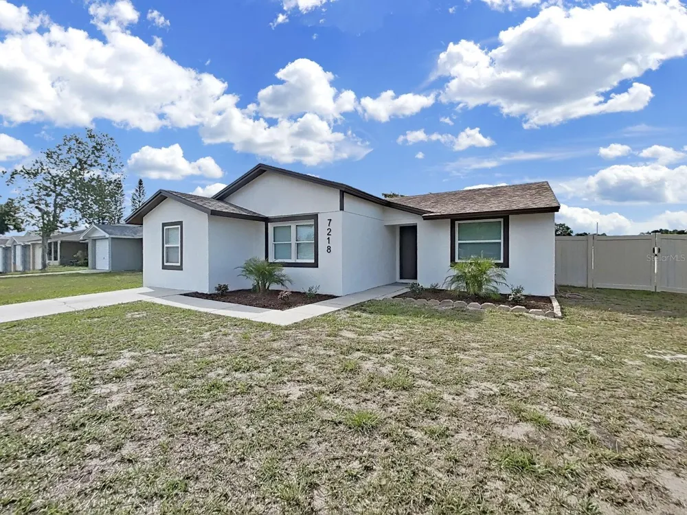 7218 LUNITA COURT Tampa, FL 33625
