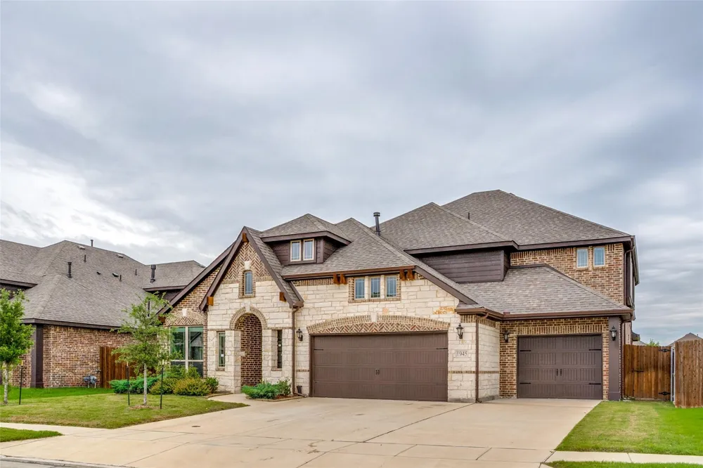 1945 Cedarwood Drive Glenn Heights, TX 75154