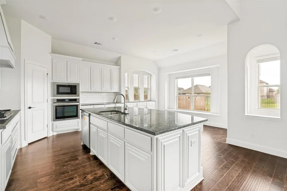 1945 Cedarwood Drive Glenn Heights, TX 75154