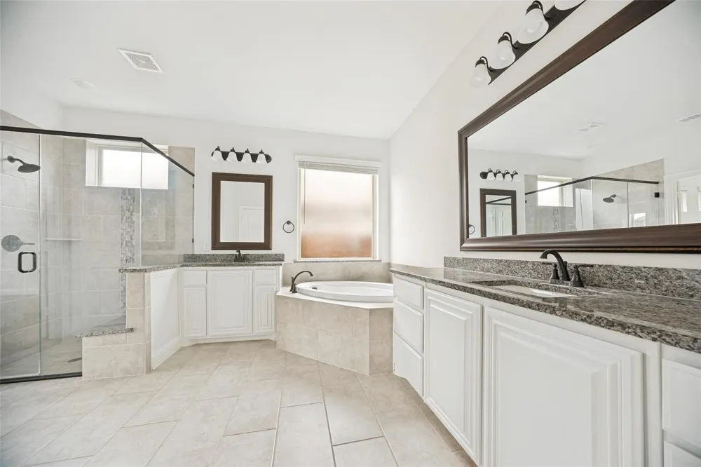1945 Cedarwood Drive Glenn Heights, TX 75154