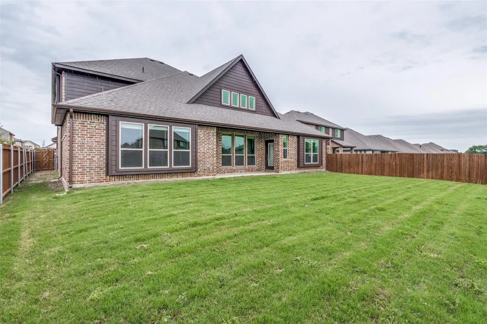 1945 Cedarwood Drive Glenn Heights, TX 75154