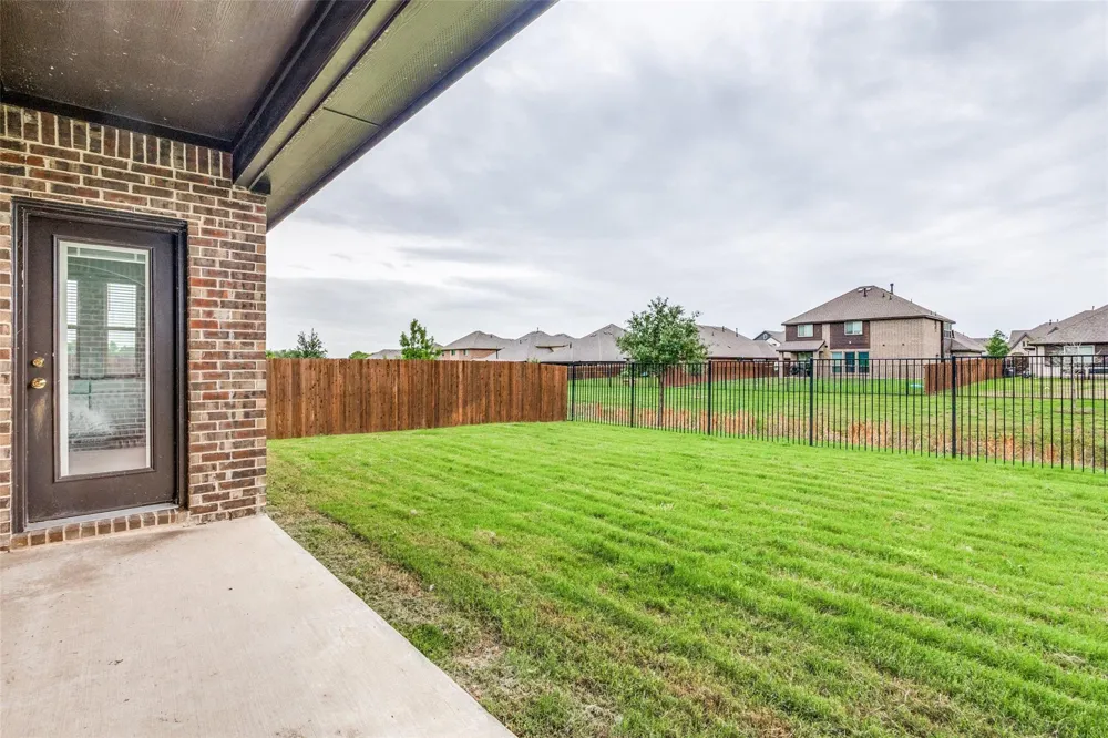 1945 Cedarwood Drive Glenn Heights, TX 75154