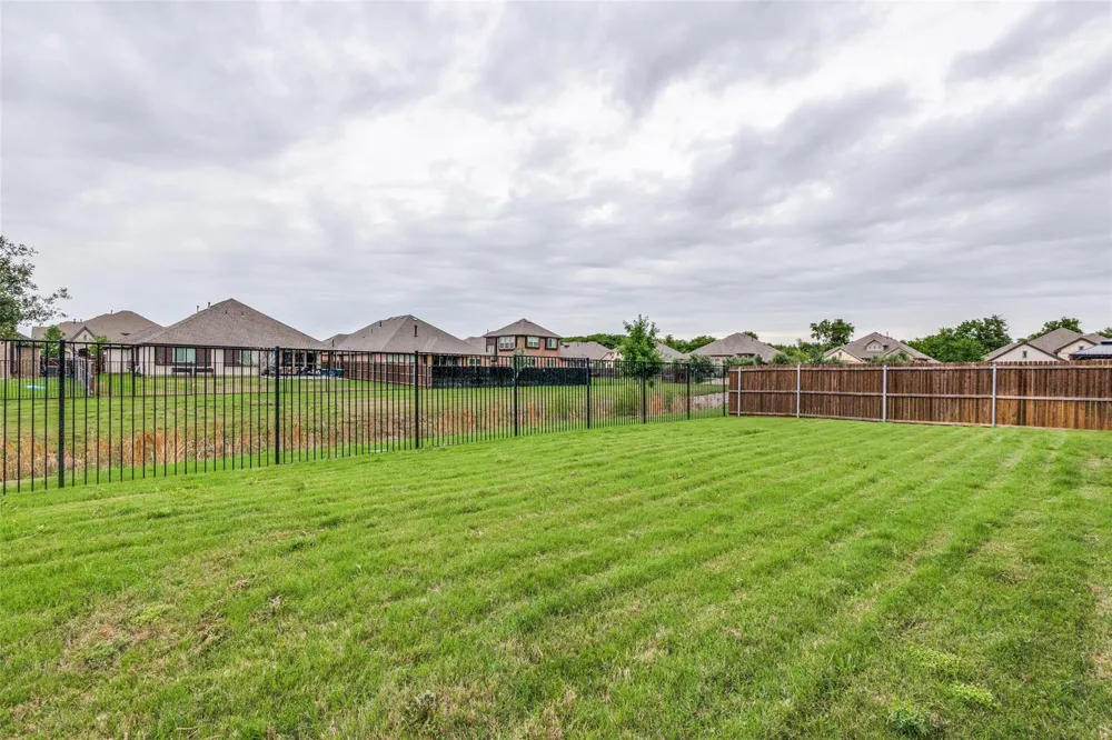 1945 Cedarwood Drive Glenn Heights, TX 75154