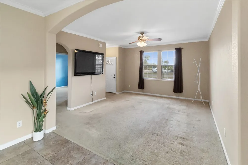 402 W Sullivan Street Skidmore, TX 78389