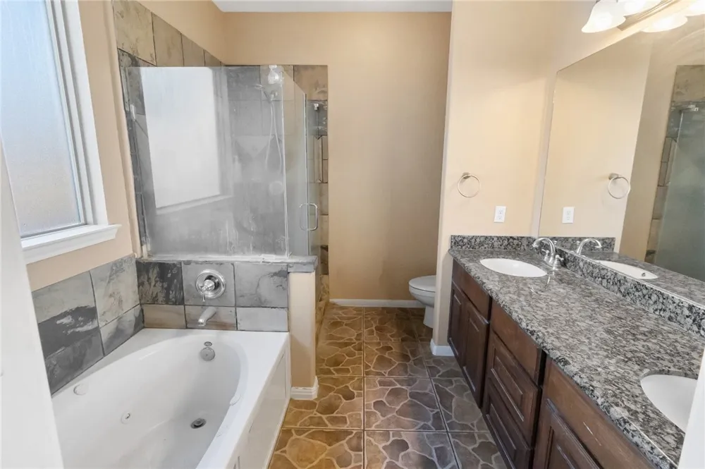 402 W Sullivan Street Skidmore, TX 78389