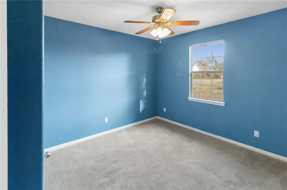 402 W Sullivan Street Skidmore, TX 78389