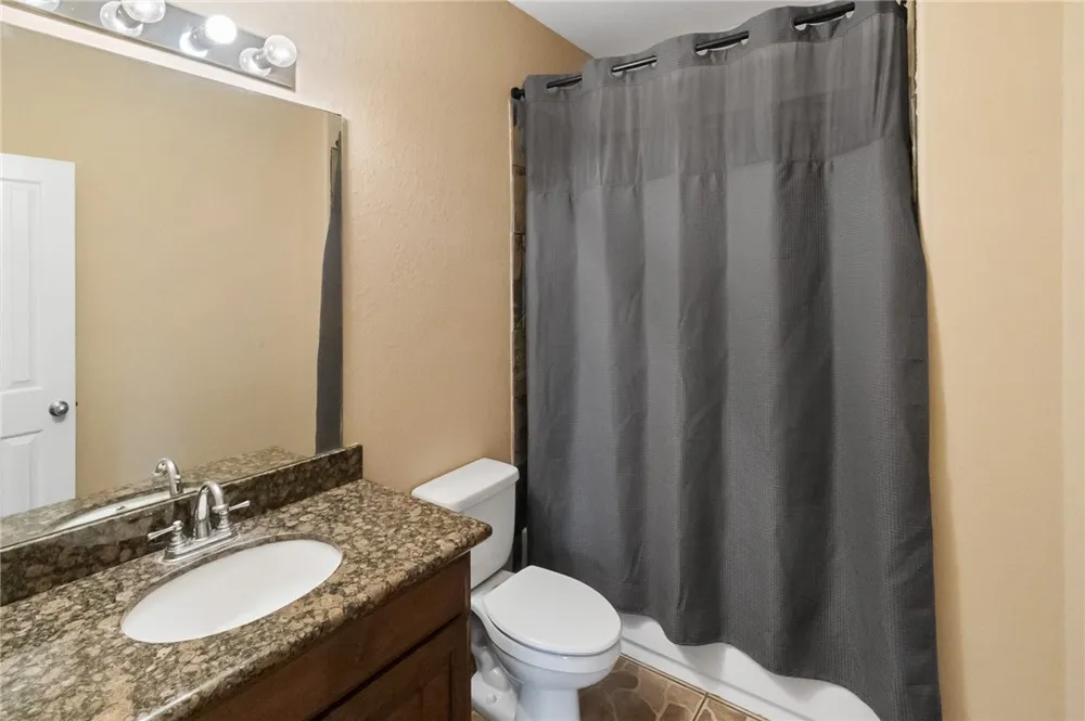 402 W Sullivan Street Skidmore, TX 78389