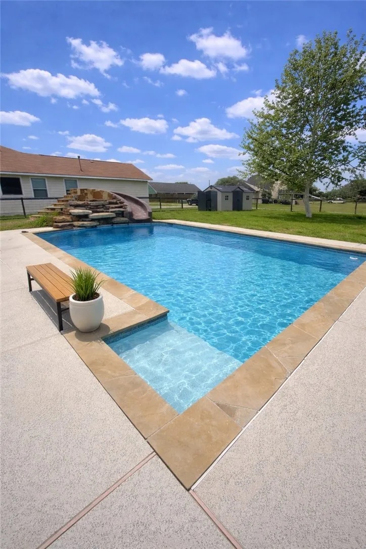 402 W Sullivan Street Skidmore, TX 78389