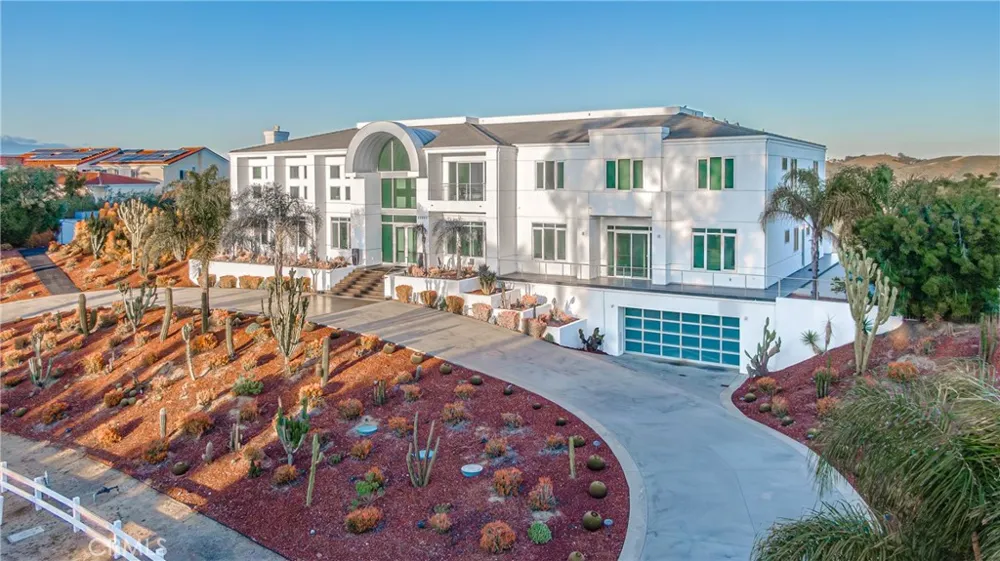 23980 Falcons View Diamond Bar, CA 91765