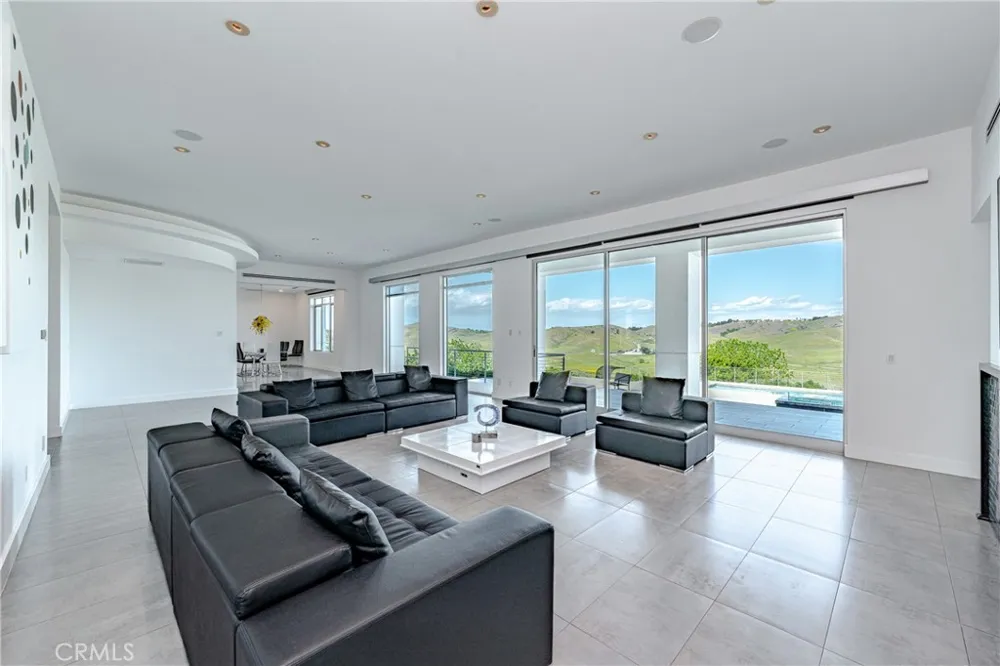 23980 Falcons View Diamond Bar, CA 91765