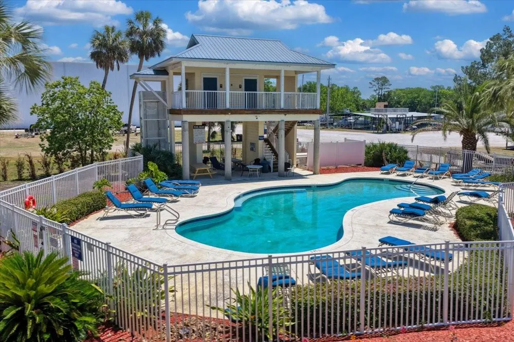 54 SE 910TH AVENUE #115 Suwannee, FL 32692