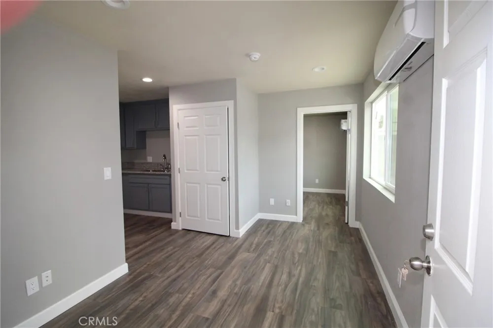 4986 Southern Avenue #E South Gate, CA 90280