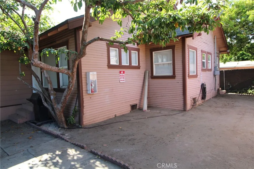 7024 Middleton Street #B Huntington Park, CA 90255