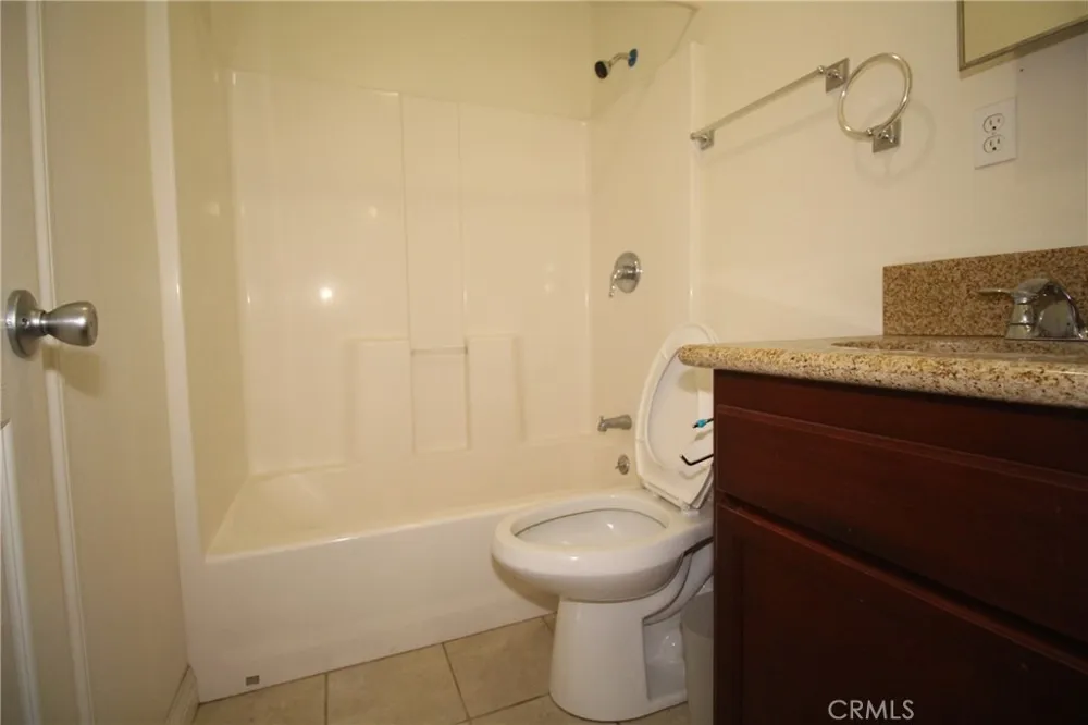 7914 Seville Avenue #B Huntington Park, CA 90255