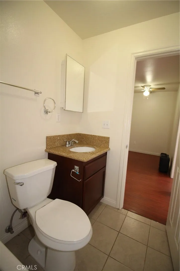 7914 Seville Avenue #B Huntington Park, CA 90255