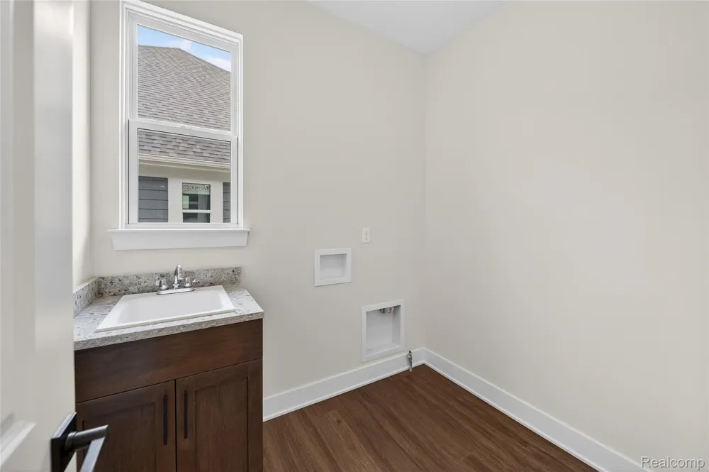 1458 Turner Drive #5 Commerce Charter Township, MI 48390